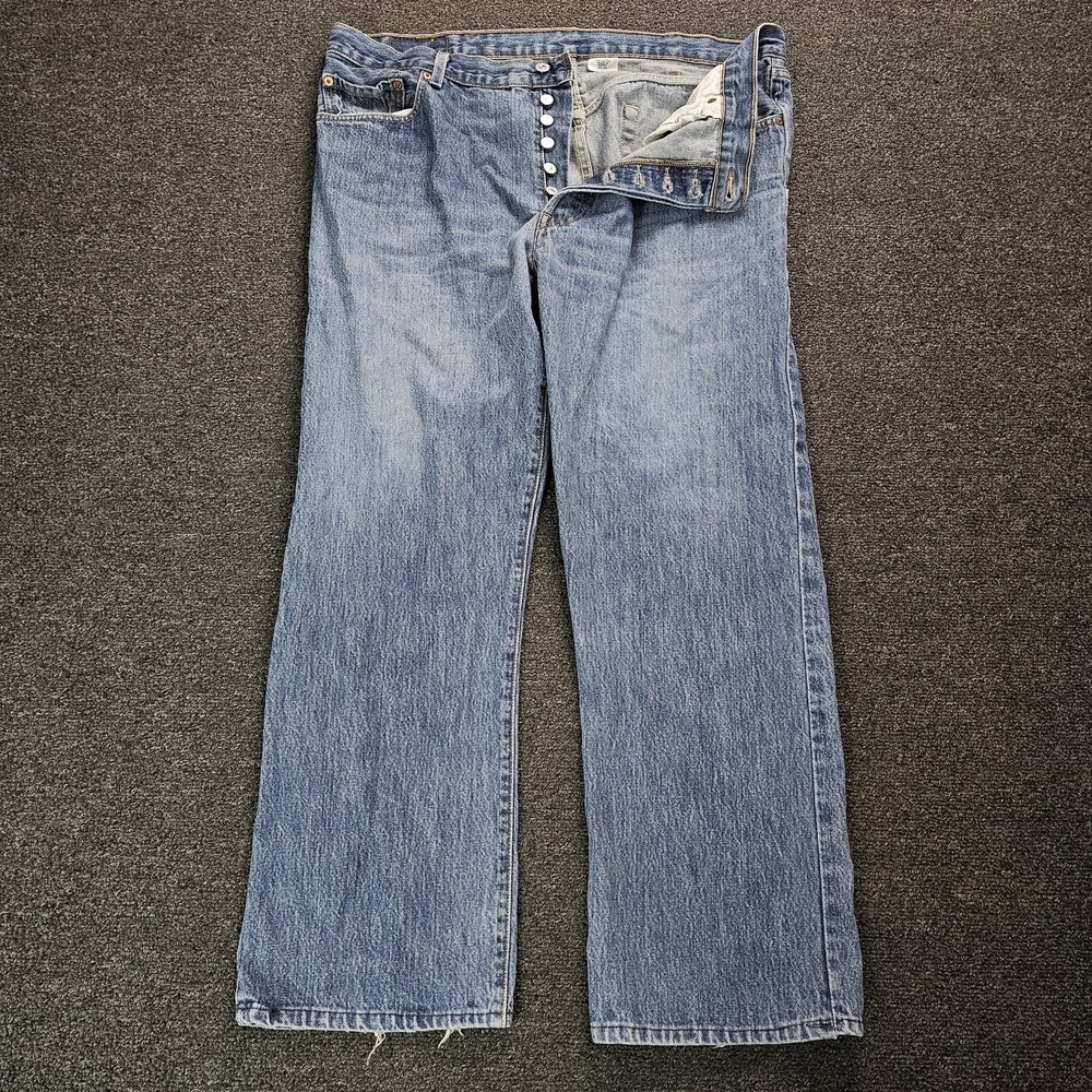 Levis 501s Jeans Mens 40x30 Blue Medium Wash Button Fly Straight Leg Pants